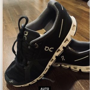 On cloud, cloudtec size 6, black